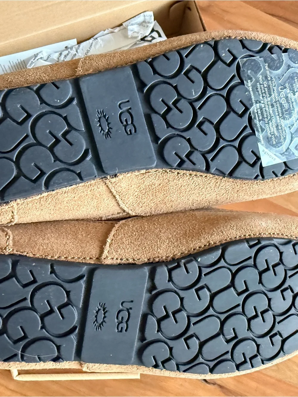 New in Box UGG Kids Ascot Chestnut Brown Suede Moccasin Slipper size 3